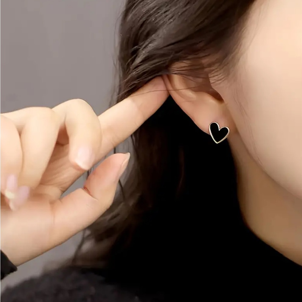 Brown Heart Stud Earrings - Picture 2 of 4